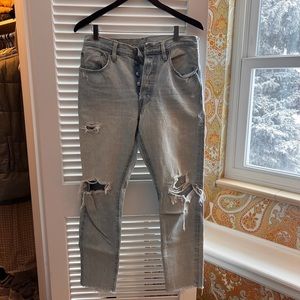 Levi’s Wedgie Icon w/ Rips, Light Wash, Size 28, Length 28